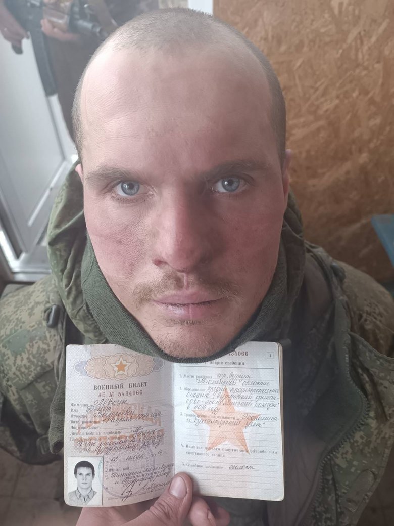 Воїни 128-ї бригади знищили російський БМП-3 та захопили у полон російського десантника 05 Воїни 128-ї бригади знищили російський БМП-3 та захопили у полон російського десантника 05