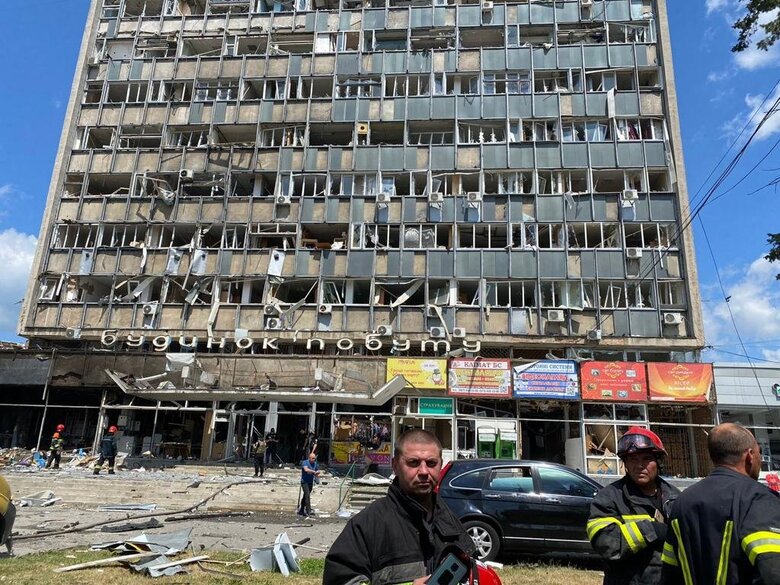 Ракетный обстрел Винницы российскими оккупантами: Продолжаются поиски 46 человек, с которыми пропала связь 10