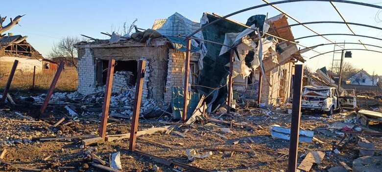 Взрывы в Запорожской области: Разрушены несколько частных домов в Новософиевке, двое погибших, ранен маленький ребенок 01