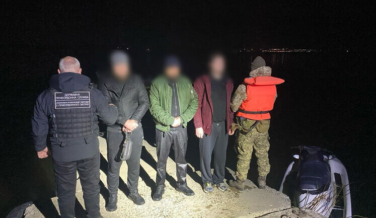 Перекинулись на гідроскутерах під час втечі до Молдови: на Одещині затримано трьох порушників, - ДПСУ. ВІДЕО+ФОТО
