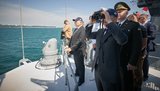 Зеленский с борта "Гетьмана Сагайдачного" осмотрел прохождение военных кораблей и техники. ФОТО