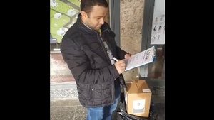 Волонтер разрешил ответить на вопросы Зеленского семь раз подряд: "Сделаете мне статистику". ВИДЕО