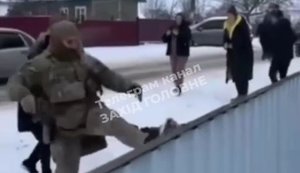 На Буковині сталися сутички між ТЦК і цивільними через чоловіка, який перебував у розшуку. ВIДЕО