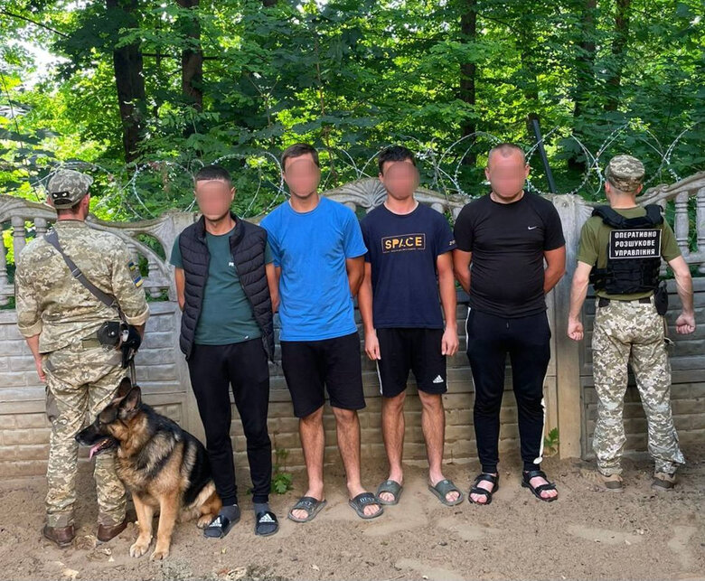 В Закарпатье задержали четырех мужчин при попытке бежать в ЕС