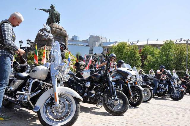 Freedom Diversity: Ukrainian bikers rode in downtown Kyiv 15