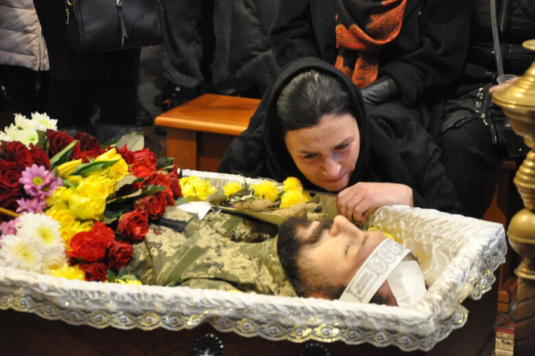 Зі столичним екскурсоводом та воїном Сергієм Мироновим, який загинув у бою з окупантами, попрощалися у Києві 22