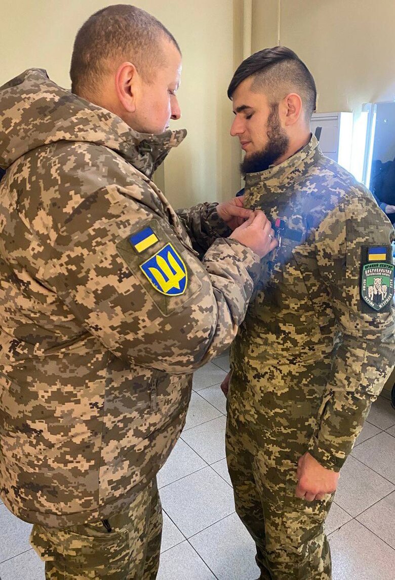 Кохана Героя України Дмитра Коцюбайла - ДаВінчі Аліна Михайлова: Він заводив своїх у підвал. І заходив останнім. Саме в цей момент прилетів снаряд 19