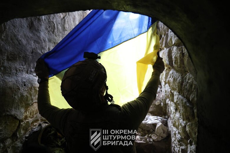 Третя ОШБр підняла прапор України у визволеній Андріївці 03