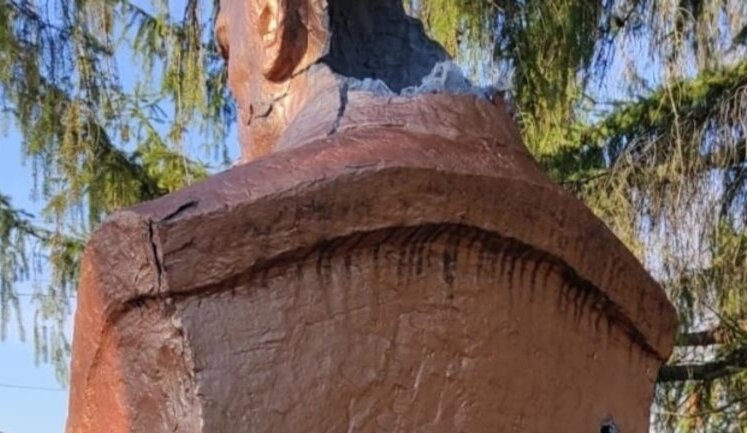 Monument to Shevchenko shot by Russians was restored in Chernihiv region. PHOTO