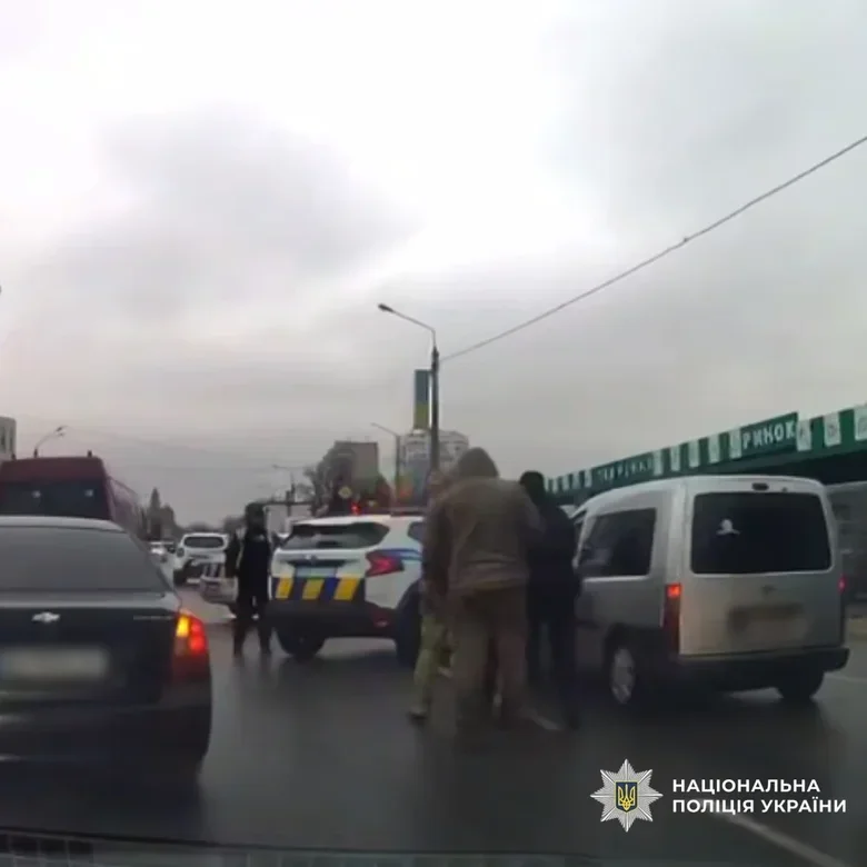 Чоловік збив поліціянтку та намагався втекти від ТЦК на Харківщині