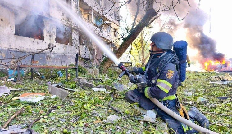 Рашисты нанесли удар КАБом по Павлограду: двое погибших, 15 раненых, среди них – ребенок (обновлено). ФОТОрепортаж