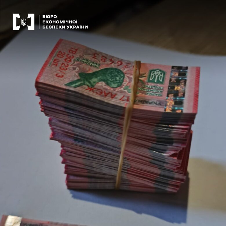 БЕБ знайшло фабрику з виробництва підробок сигарет відомих брендів
