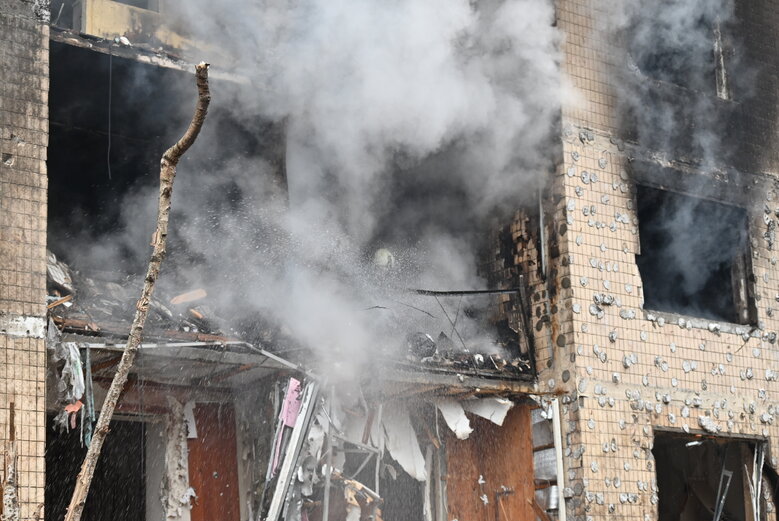 Consequences of Russian missile strike on house in Solomianskyi district of Kyiv 22