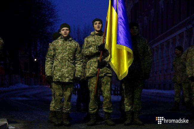 Україна вшановує память героїв бою під Крутами, який відбувся 100 років тому 01