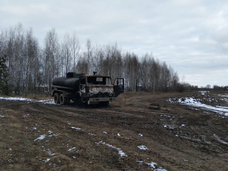 На Чернігівщині українські воїни знищили колону постачання окупантів 05