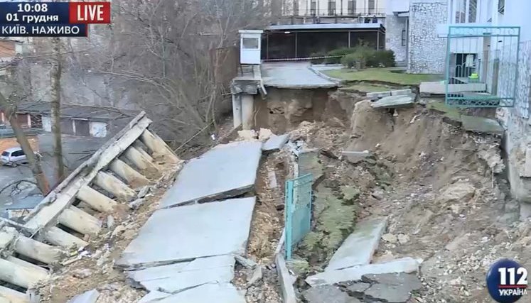 Groundwater caused collapse of load bearing wall of apartment house in Kyiv: evacuation of residents underway. PHOTO