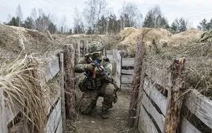 військові