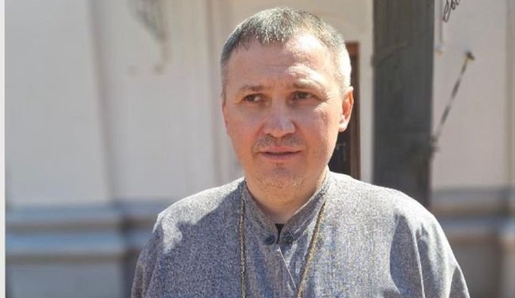 "Восени по нашій просфорні прилітала "Молнія..." - священник ПЦУ про життя та службу у прифронтових Сумах