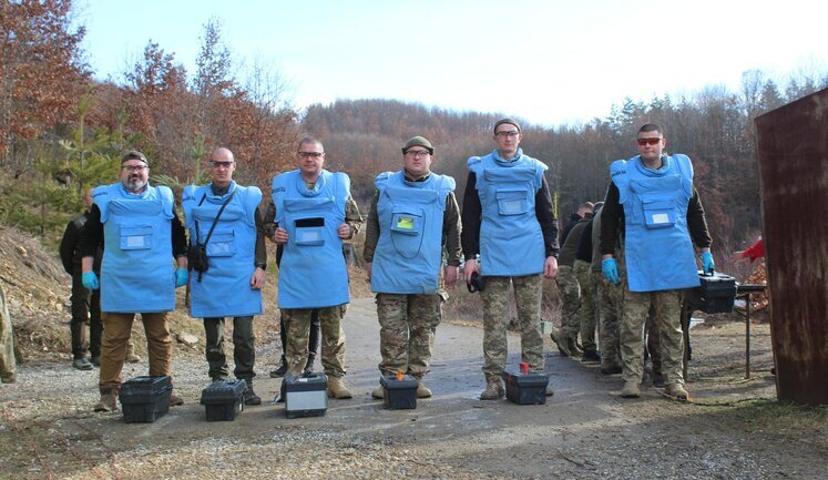 Українські сапери завершили курс підготовки у Косово та отримали найвищу міжнародну кваліфікацію фахівців з розмінування. ФОТОрепортаж