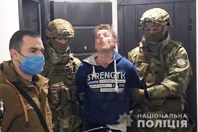 Группа лиц, совершавшая разбойные нападения на иностранцев, задержана в Хмельницком, - Нацполиция 01
