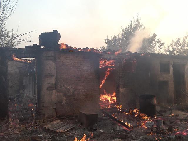 Several civilian homes burnt down in Zaitseve shelling, - JCCC 04 Several civilian homes burnt down in Zaitseve shelling, - JCCC 04