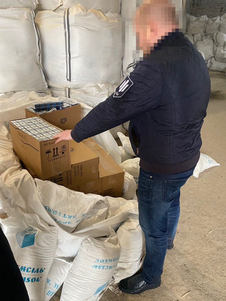 Контрабандную партию сигарет на 27 млн грн готовили к отправке в Венгрию. Проверяется причастность чиновников Одесской таможни, - ГБР 02