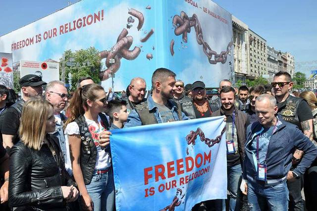 Freedom Diversity: Ukrainian bikers rode in downtown Kyiv 21