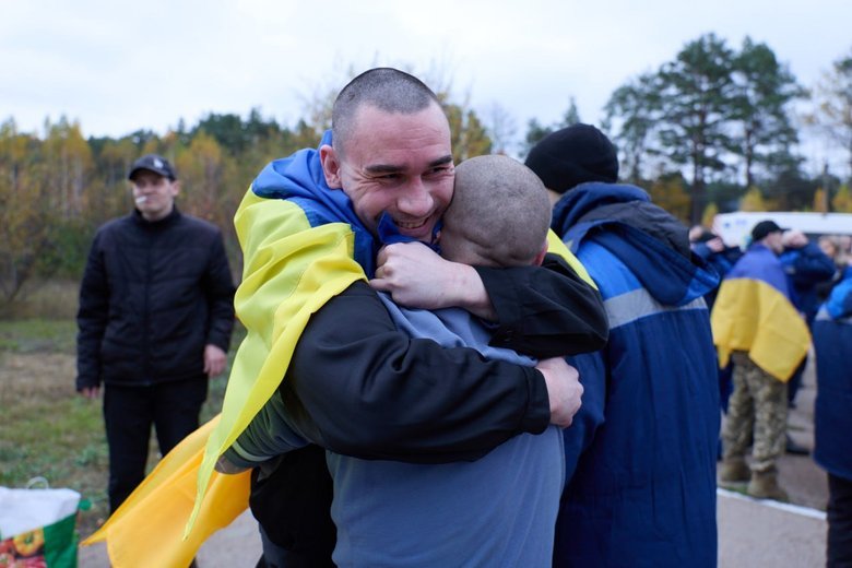 Ukraine brings home 270 defenders in prisoner exchange with Russia