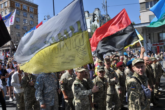 Давно не було таких теплих маршів: тисячі бійців пройшли центром столиці 06