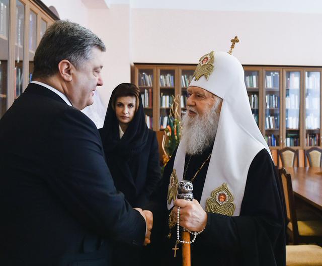 Порошенко провів зустріч із патріархом Філаретом 01