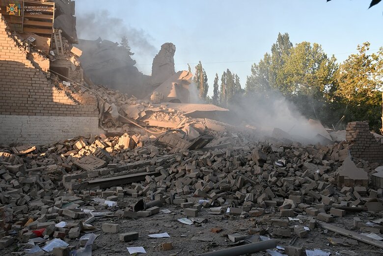 Унаслідок ракетного удару по Миколаєву пошкоджено дві школи, - Сєнкевич 24