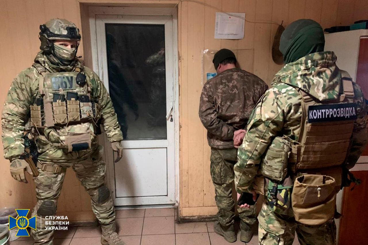 Traitors of Ukraine: The SSU detained two Russian agents | Censor.NET
