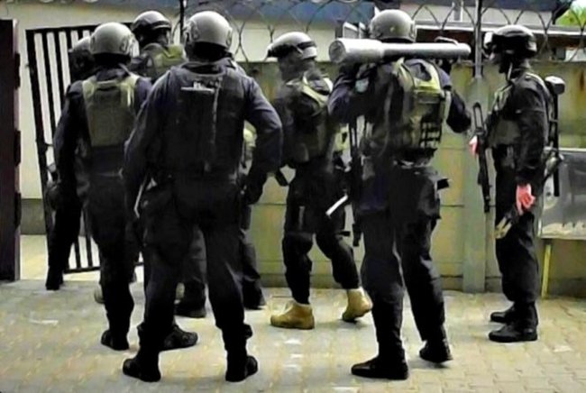 12 українців затримали в Польщі за виробництво підроблених сигарет 01