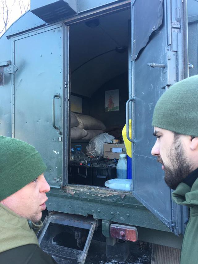Нардеп Дейдей передал на передовую укомплектованный автомобиль и гуманитарную помощь 05