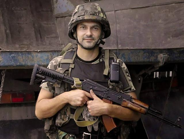 Я остался где-то в Иловайске. Моя жена так и говорит: Мой муж не вернулся оттуда, - интервью с автором книги Иловайский дневник Романом Зиненко 03 Я остался где-то в Иловайске. Моя жена так и говорит: Мой муж не вернулся оттуда, - интервью с автором книги Иловайский дневник Романом Зиненко 03