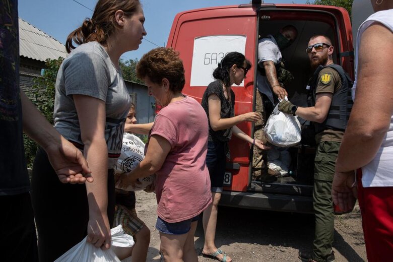 Фонд Добра и Любви продолжает эвакуацию людей и помогает преодолеть гуманитарную катастрофу в Лисичанске 16