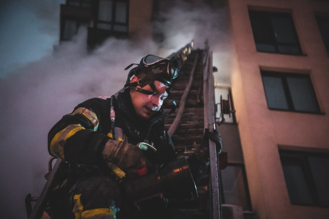 Пожар в многоэтажке в Голосеевском районе Киева. 16 человек эвакуированы, 1 госпитализирован в ожоговый центр, - ГСЧС 08 Пожар в многоэтажке в Голосеевском районе Киева. 16 человек эвакуированы, 1 госпитализирован в ожоговый центр, - ГСЧС 08