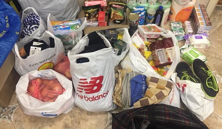 Кримчани зібрали 140 тис. рублів на потреби захоплених українських моряків: люди несли продукти, речі і грошові кошти, - Джелялов. ФОТО