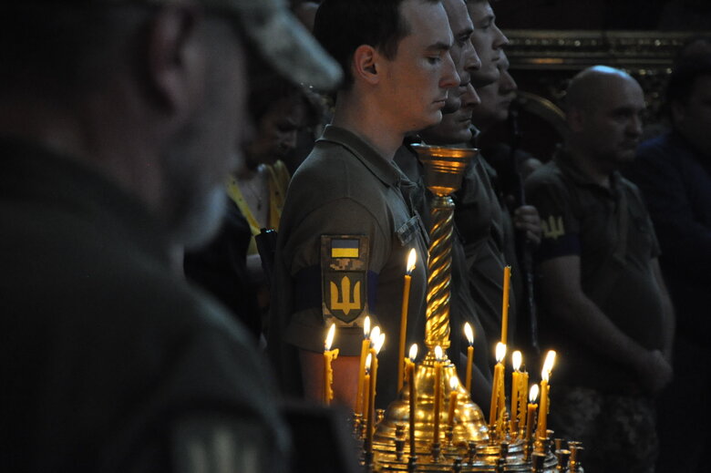 Із загиблим в бою з окупантами воїном Романом Барвінком (Скрипалем) попрощалися в Києві 62