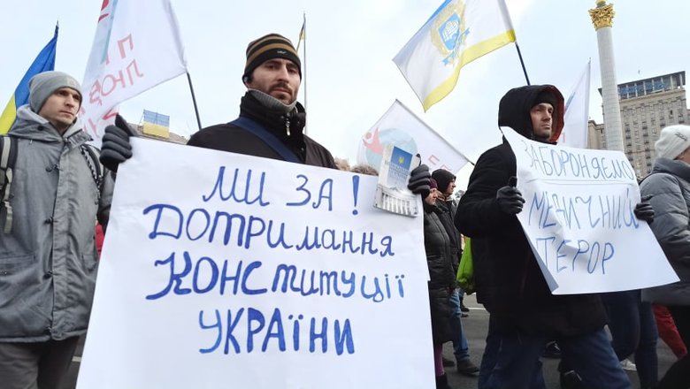 В Києві протестували антивакцинатори: QR-коди на плакатах ведуть на сайт Єдиної Росії 44