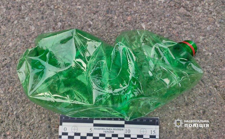 У Києві затримано жінку та її сина, які підпалювали військові автівки