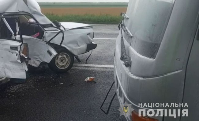 Сімя потрапила в ДТП на Херсонщині: батько загинув, матір з двома дітьми госпіталізовано 02