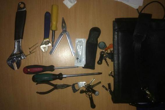 Банду домушників-рецидивістів взяли на гарячому у столиці 02
