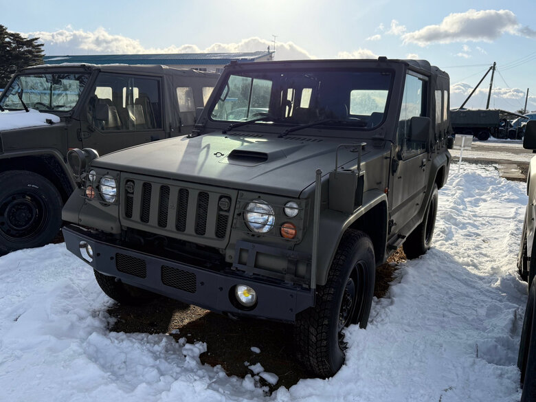 Японія передала Україні ще шість автомобілів