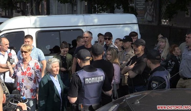 Националисты пытались помешать сторонникам левых сил провести первомайскую акцию в Житомире