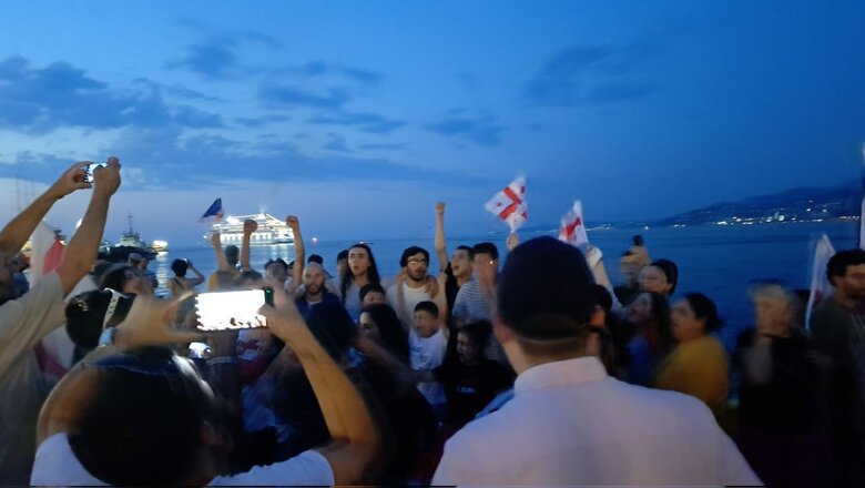 Русский корабль, иди нах#й!: у грузинському Батумі протестували через прибуття круїзного лайнера з російськими туристами 04