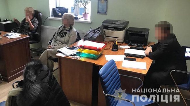 Члены квалификационно-дисциплинарной комиссии адвокатуры задержаны на Тернопольщине на взятке 2 тыс. долл., - Нацполиция 04