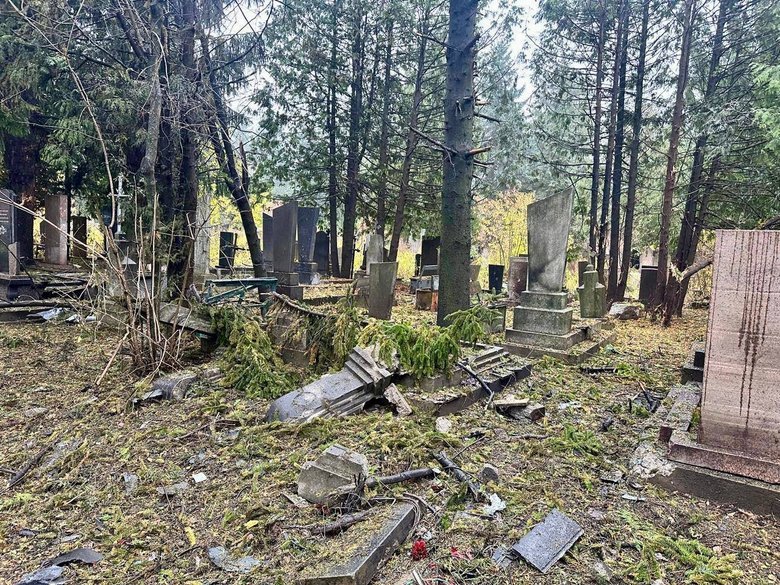 удар по цвинтарю в Рівному