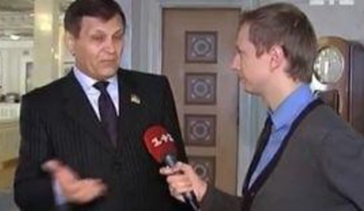 Депутаты не смогли узнать текст песни "Два кольори" Павлычка: По жизни нужно слушать эти слова, а не то, что несут по телевизору. ВИДЕО.