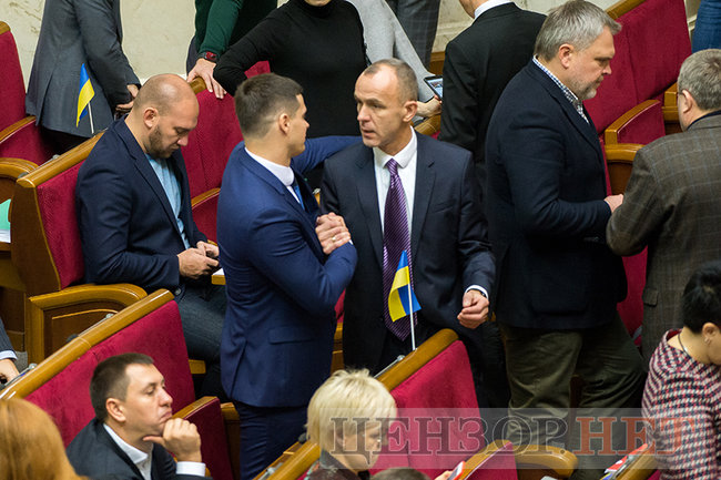 Суркіс вивчає годинник за 31 млн франків, інвестпроєкт з принцесою нардепа від СН Задорожного і аргументи для людей від агропідприємця мажоритарщика Бакунця, - робота ВР 13 листопада 11